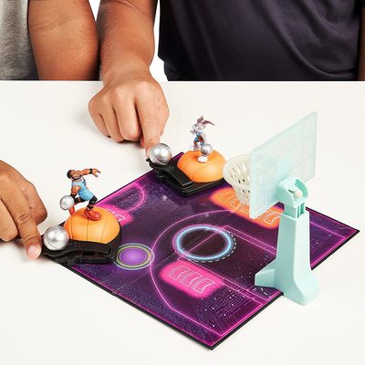              -  . (SPACE JAM: A New Legacy - Super Shoot &amp; Dunk Playset with Lebron Figure) (,  4)