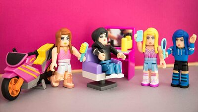       -   (Roblox Celebrity Collection Stylz Salon and Spa: Makeup) (,  2)