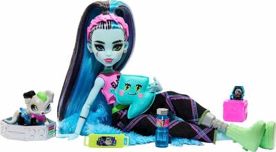   -   (2022.) (Frankie Stein &amp; Pet Dog Watzie - Monster High Creepover Party) (,  2)