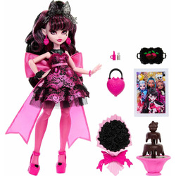  -   (Draculaura Doll in Monster Ball)